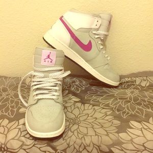 Women’s Nike Air Force Ones Size 8.5